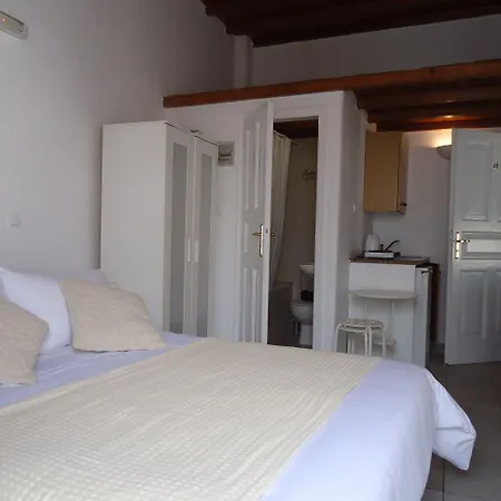 Madres Mykonos Town