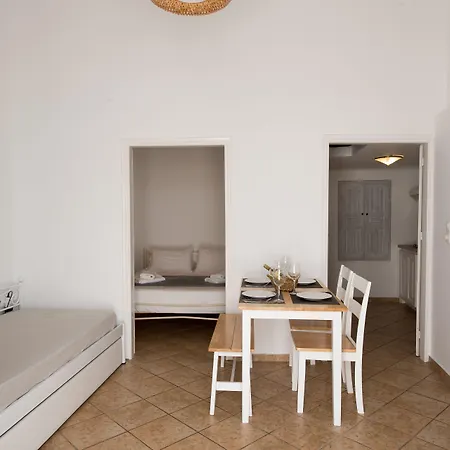 Madres * Mykonos Town